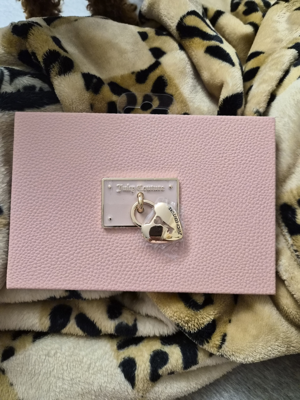 Juicy Couture Light With Gold Heart Lock Eye Shadow Palette
